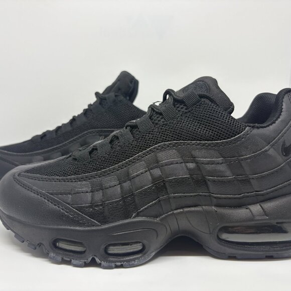 Men's Size 8 All Black Nike Air Max - Picture 3 of 6
